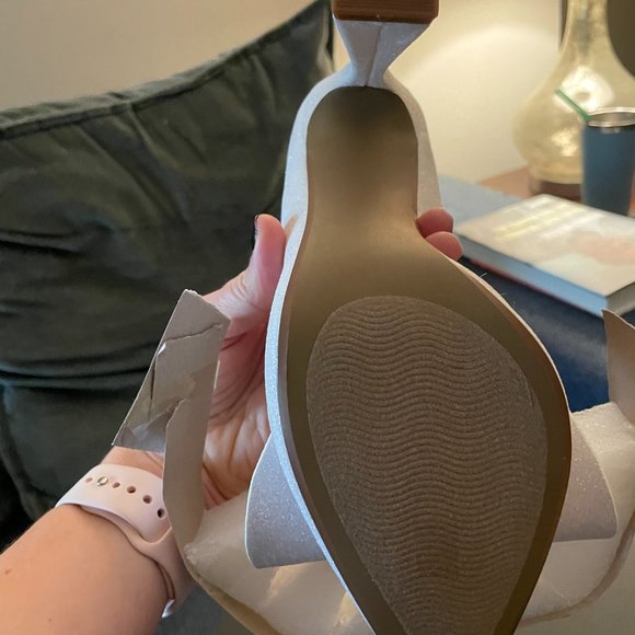 Betsey Johnson Nobble Bow Glitter Bridal Pointed Toe Pumps - Picture 5 of 6